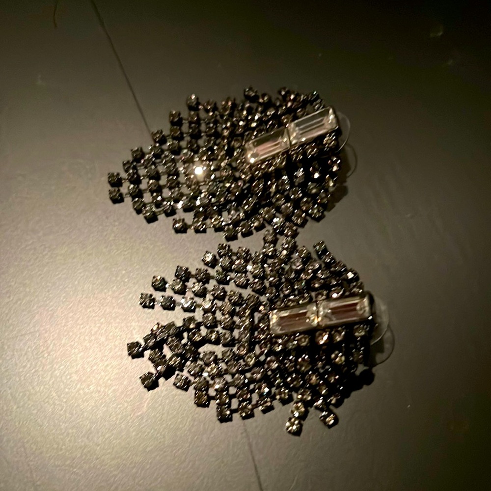 International concepts gunmetal with rhinestones earrings